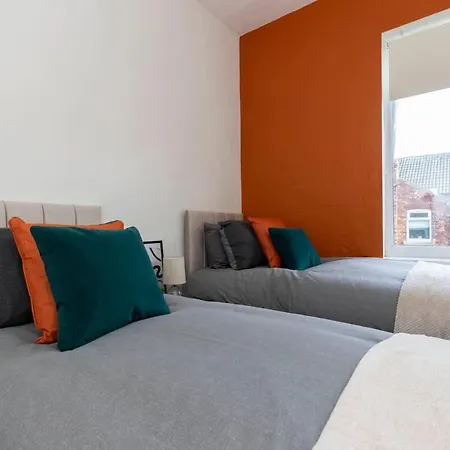 بيت للعطل Contractor-friendly 2 Bed House Fast Wifi & Free Parking *