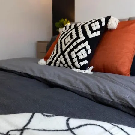 بيت للعطل Contractor-friendly 2 Bed House Fast Wifi & Free Parking