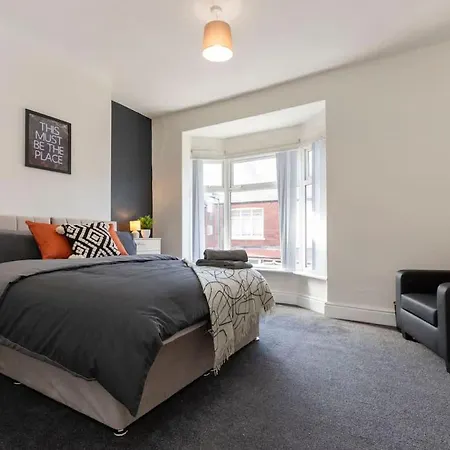 Holiday home Contractor-friendly 2 Bed House Fast Wifi & Free Parking
