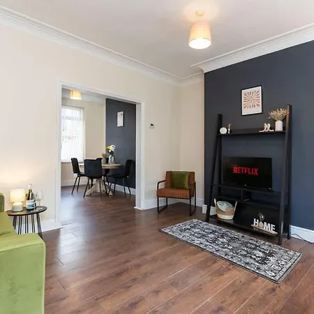 Contractor-friendly 2 Bed House Fast Wifi & Free Parking
