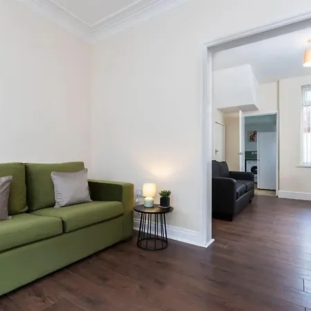 בית נופש Contractor-friendly 2 Bed House Fast Wifi & Free Parking *