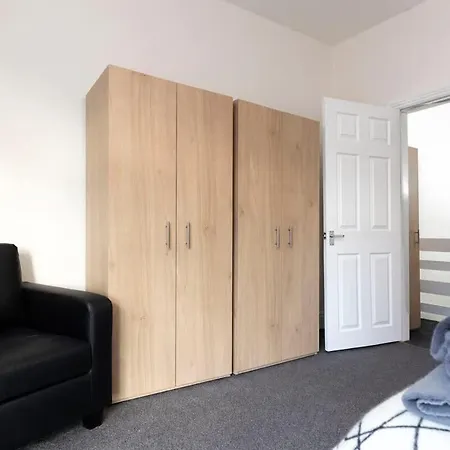 Contractor-friendly 2 Bed House Fast Wifi & Free Parking